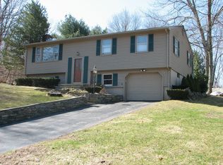 35 Green Valley Dr, Oakdale, CT 06370