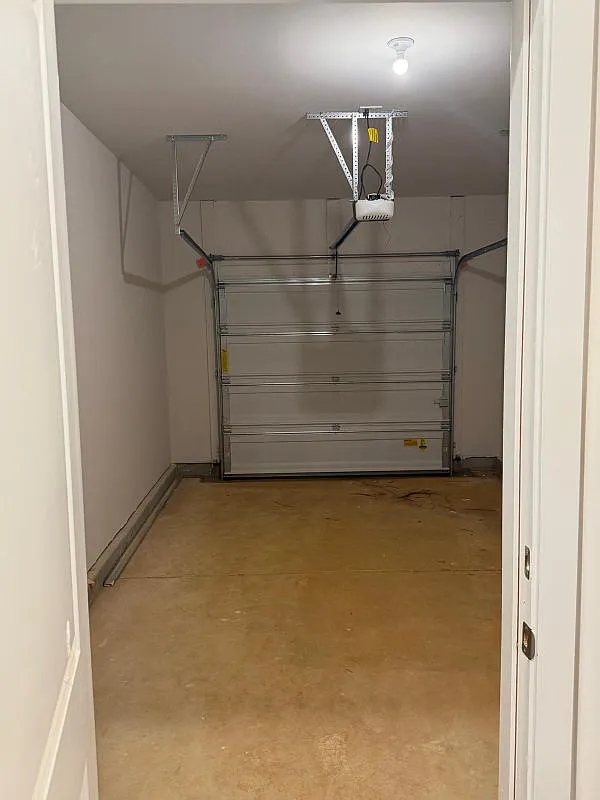 3 bed, 2.5 bath, 1699 sqft, $2,300 — Photo 4