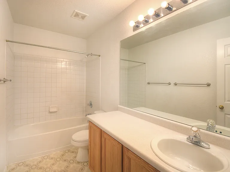 2024 Hibbard Ln — Photo 7