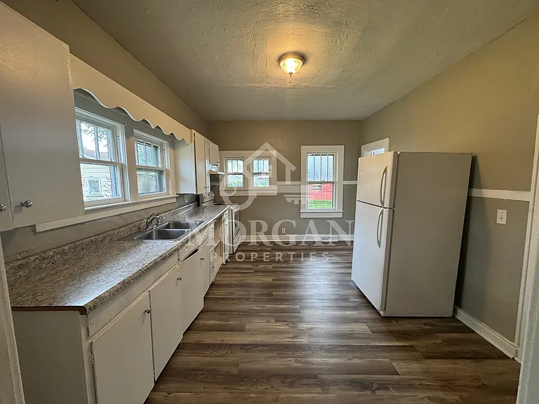 1114 W 6th St — Photo 4
