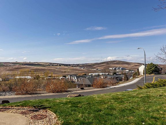 3rd image of 736 Indian Hills Dr