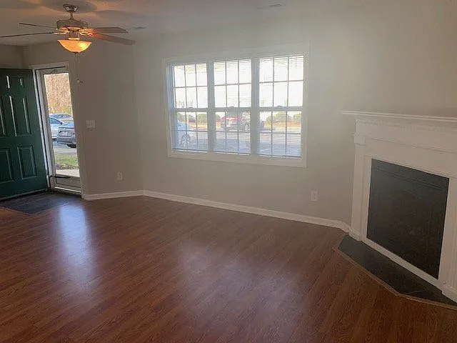 3 bed, 2.5 bath, 1453 sqft, $1,450 — Photo 3