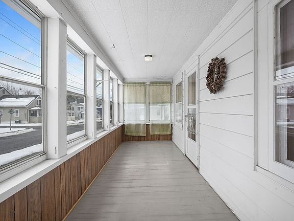 3rd image of 89 Zoa Ave