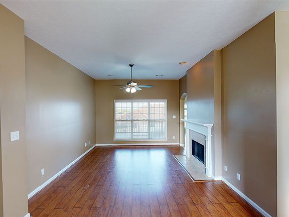 3rd image of 615 Castlebrook Dr