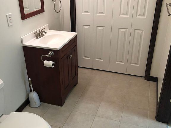 Basement 1/2 bath