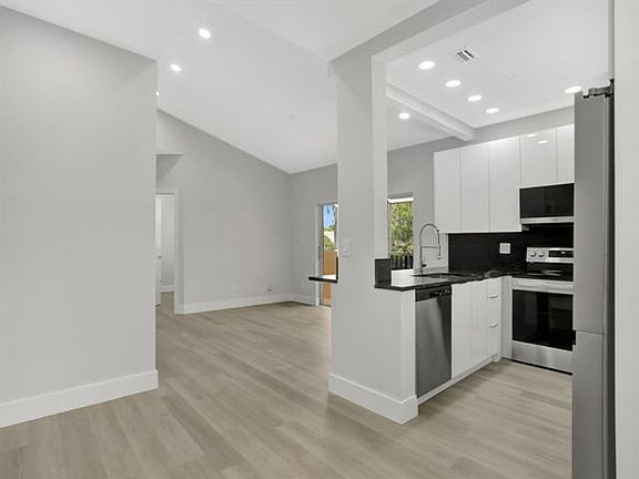 4th image of 660 Cypress Club Way