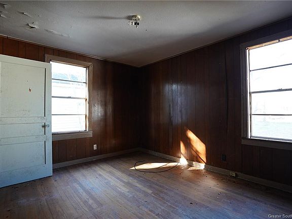 2nd image of 2235 Rose St