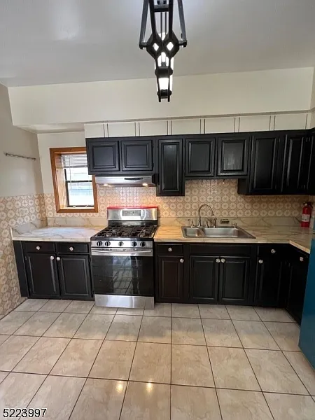 3 bed, 1.0 bath, $2,950 — Photo 3