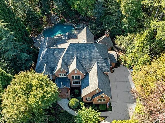 2nd image of 2893 Thurleston Ln