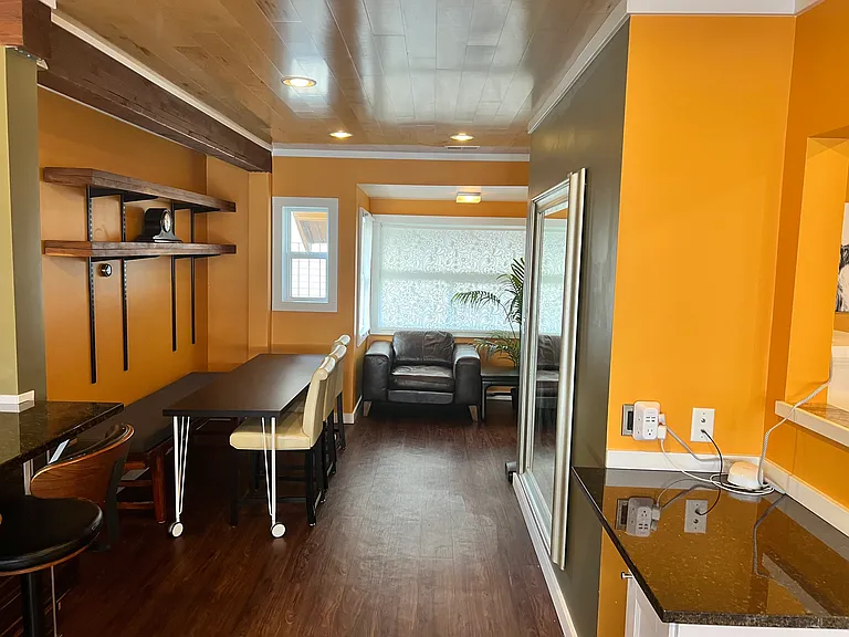 NE 57th Ave — Photo 18