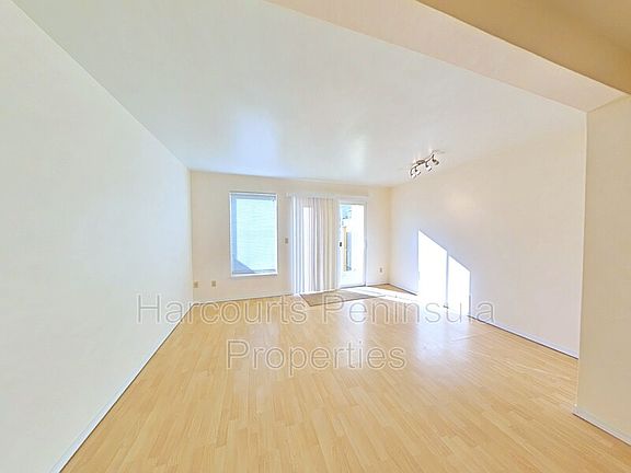 5th image of 123 NE Myreboe St APT D