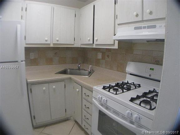3rd image of 20210 NE 2nd Ave APT V30