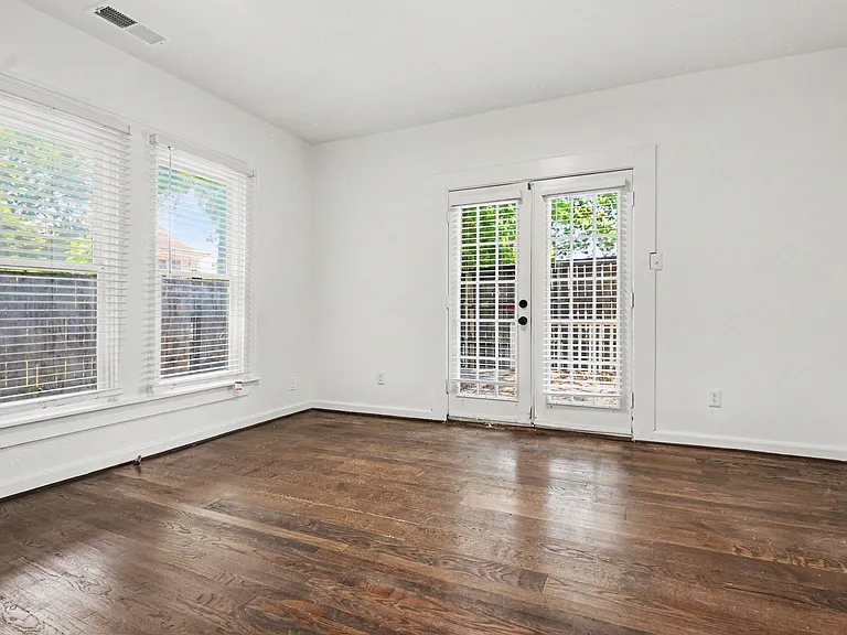 915 Annex Ave — Photo 8