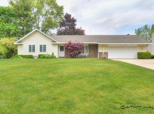 15325 Concord Dr, Spring Lake, MI 49456