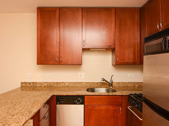 4th image of 625 W Wrightwood Ave #D105