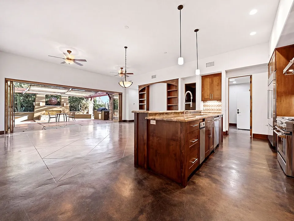 825 Gonzales St