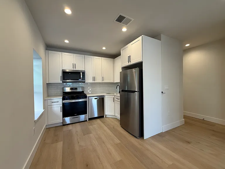 160 Main St #1 — Photo 3