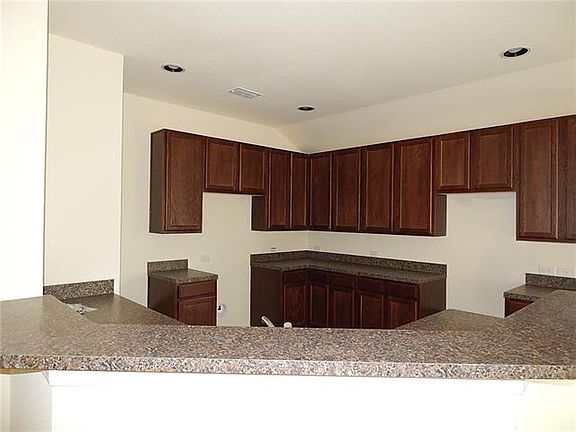 3rd image of 2828 Saint Bernard Dr