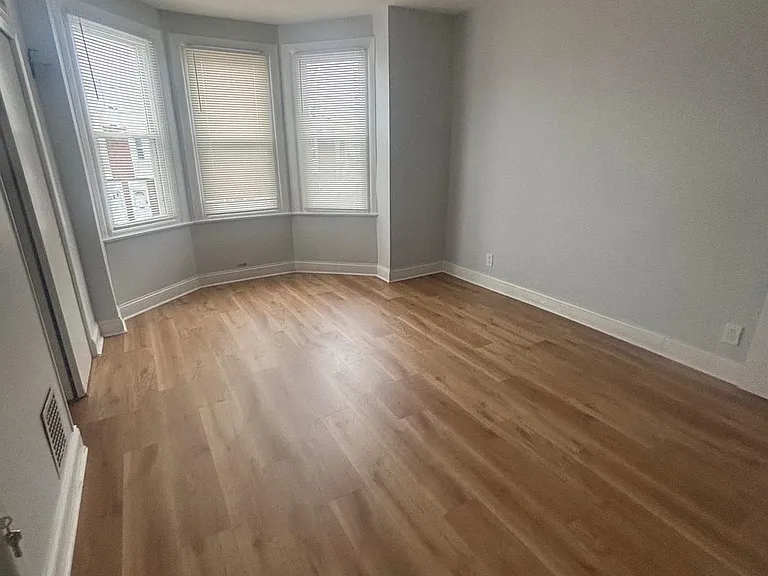 3077 Aramingo Ave — Photo 8