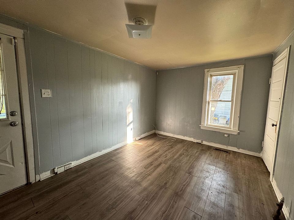 2nd image of 320 Almyra Ave