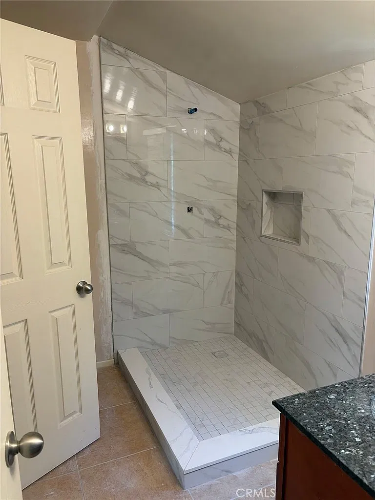 4 bed, 2157 sqft, $5,495 — Photo 4