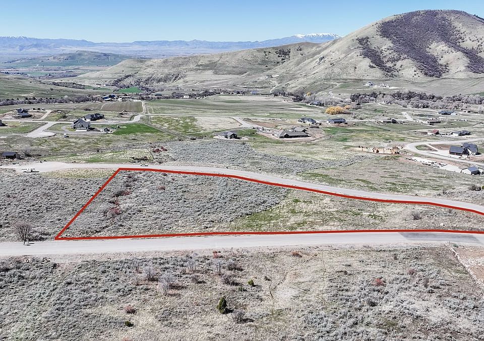 1st image of 11 Mountain Meadows Dr