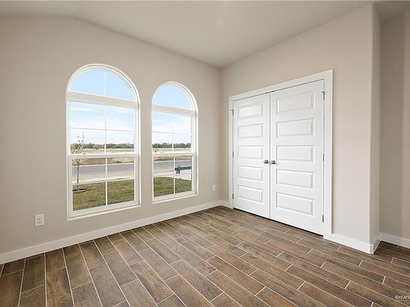 4th image of 4816 Oleander Ave