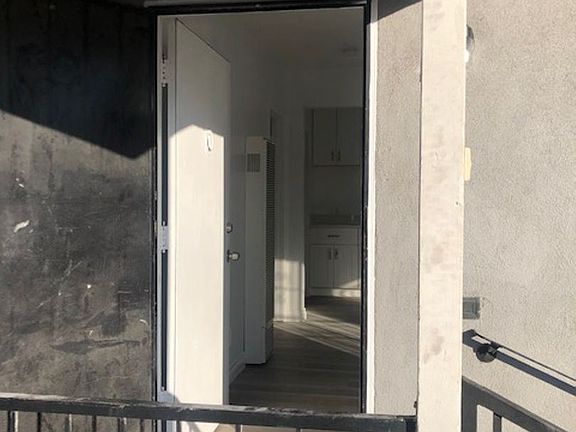 4th image of 1325 W Parade St #10751279