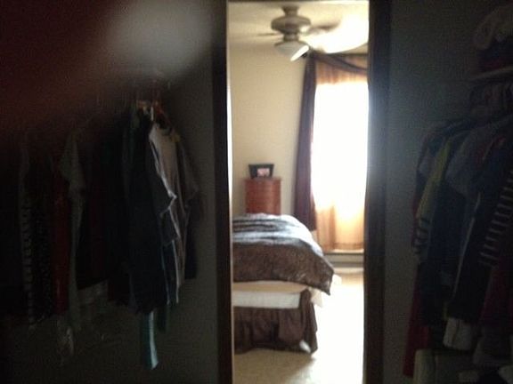 walk in closet/master bedroo