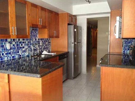 3rd image of 18011 Biscayne Blvd APT 801