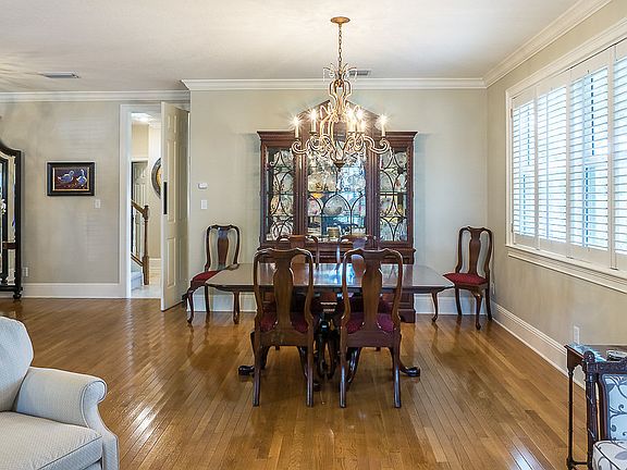 4th image of 808 McIntyre Ave