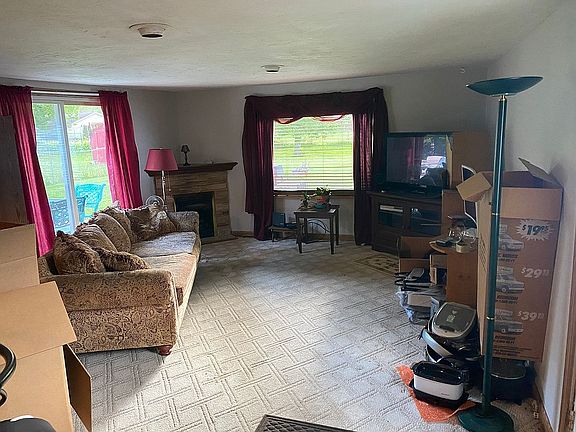 4th image of 9854 Oakwood Dr