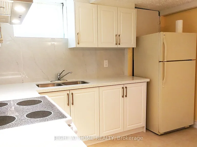 51 Wilkinson Dr #LOWER — Photo 2