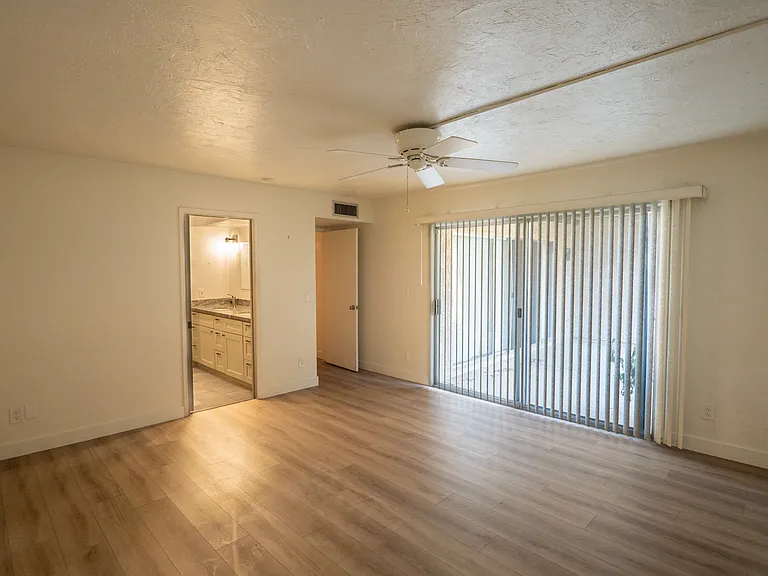 558 N Dodge Blvd — Photo 11
