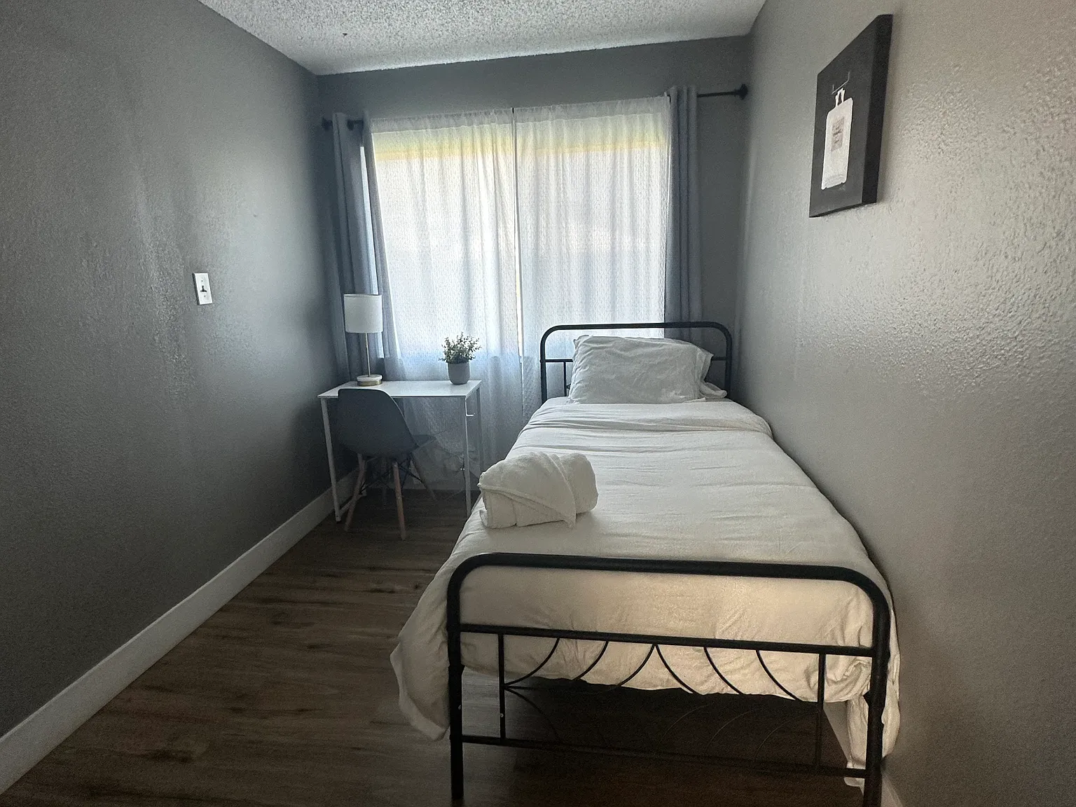 3 bed, 5998 sqft, $3,200 — Photo 2