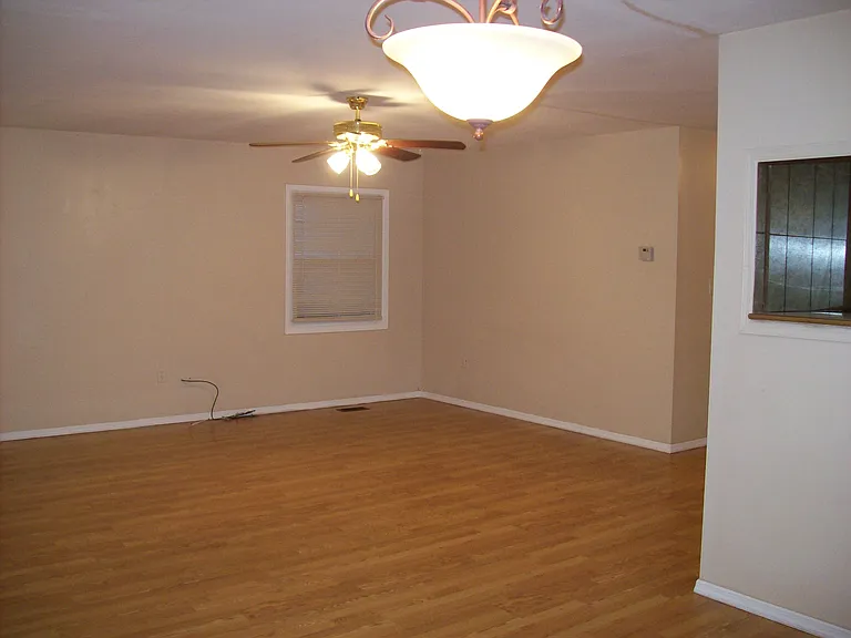 30 Hinsdale Ln — Photo 3
