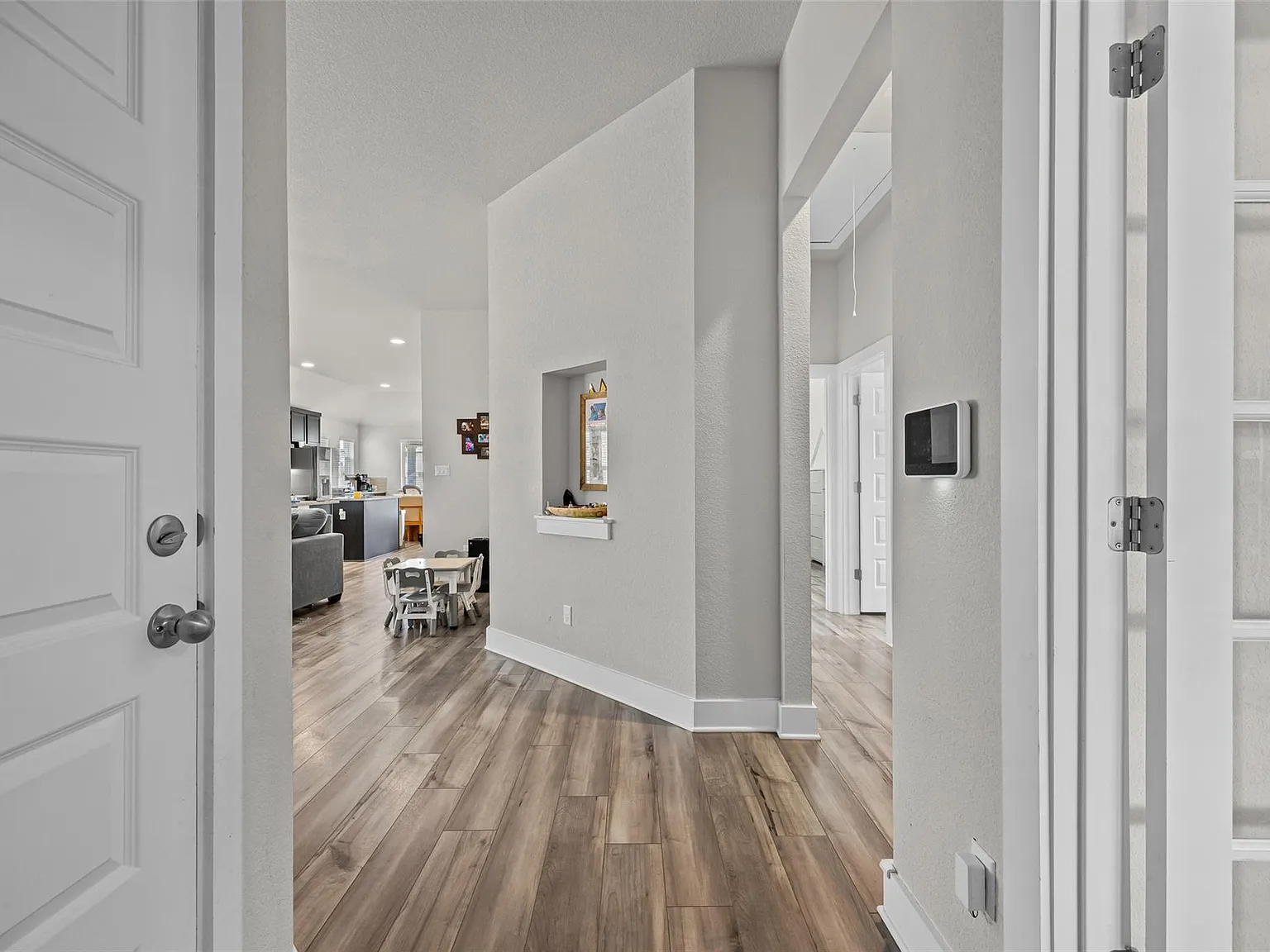 3 bed, 2.0 bath, 1651 sqft, $2,150 — Photo 3