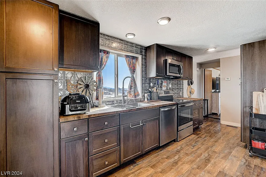 2 bed, 1000 sqft, $2,800 — Photo 4