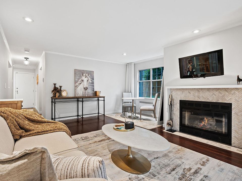 1st image of 925 W 15th Ave #104