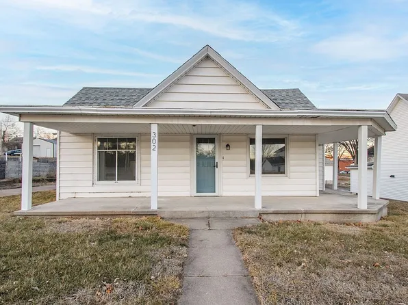 302 W P St, Weeping Water, NE 68463