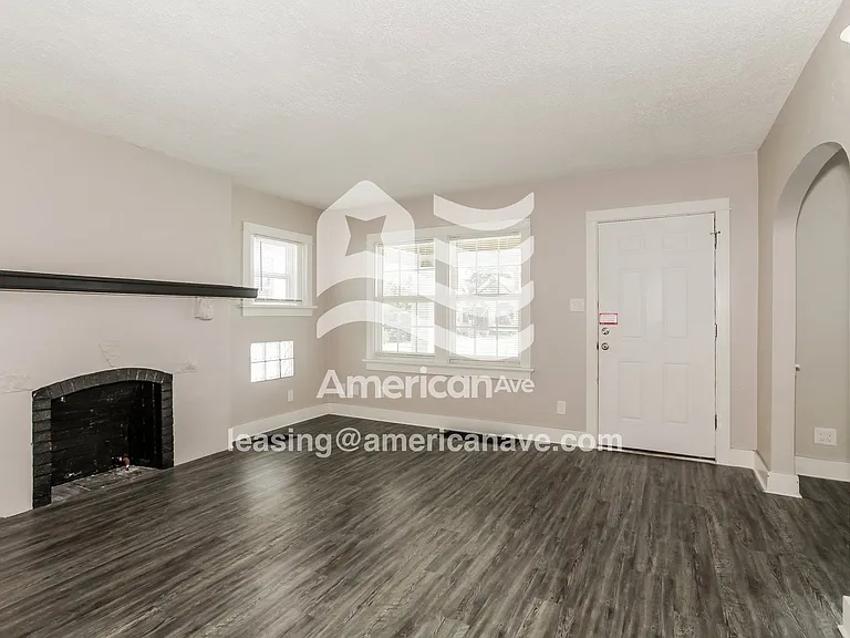 1643915_003_living_room_13946140.jpg