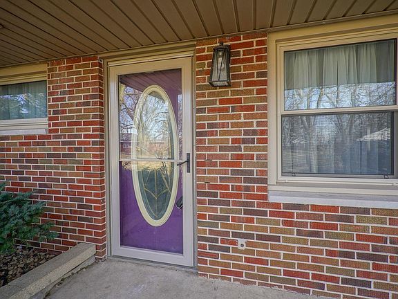 3rd image of 11 Eastland Dr