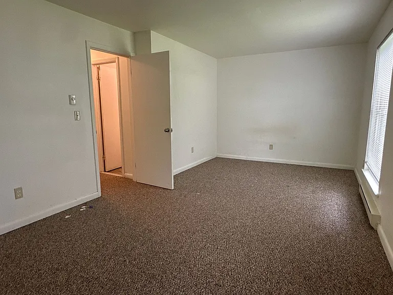 University Park Apartments near Cornell University — Photo 112