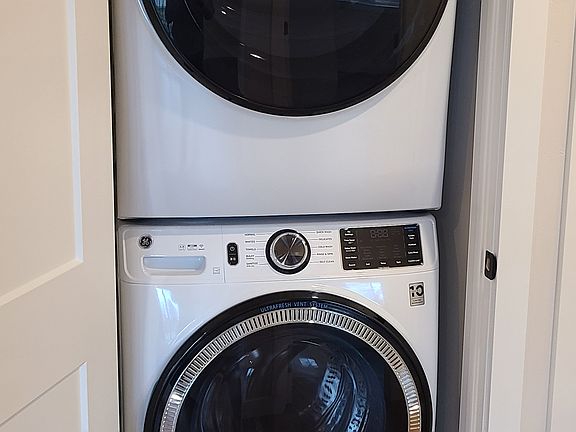 5th image of 810 Cooley St #204