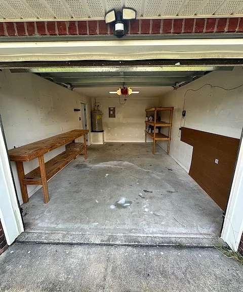 Single car garage. Floors have recently been epoxy coated.