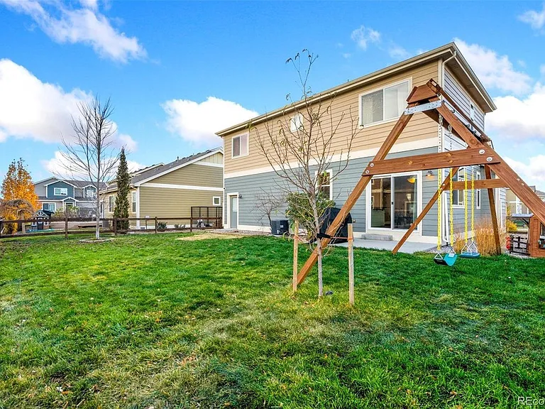 457 Noquet Ct — Photo 10