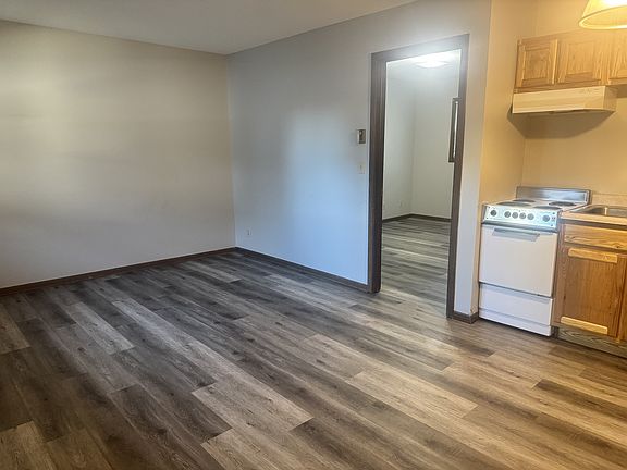 2nd image of 933 Barland St #11484109