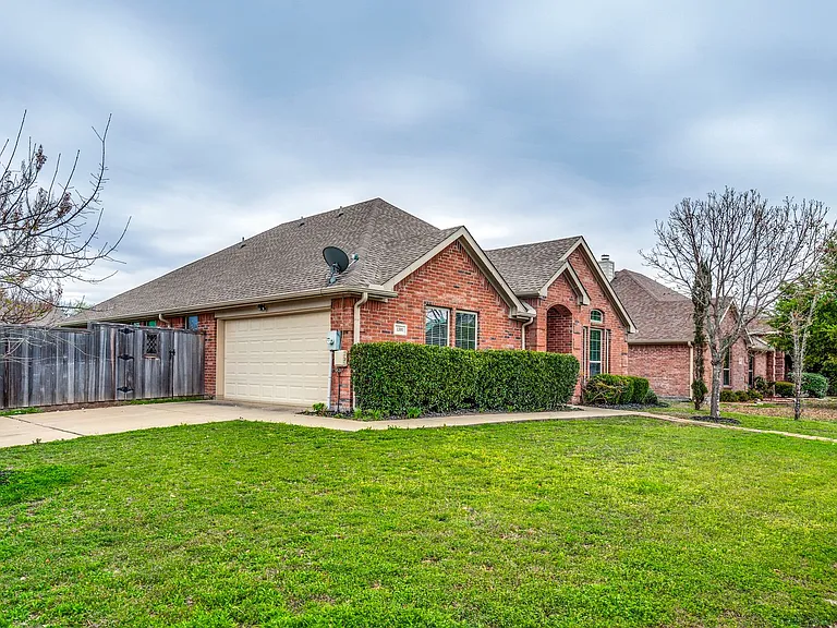 1301 Red River Dr — Photo 23