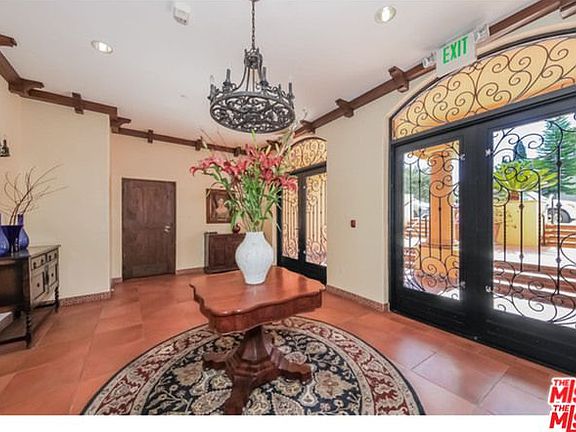 3rd image of 5037 Rosewood Ave APT 201
