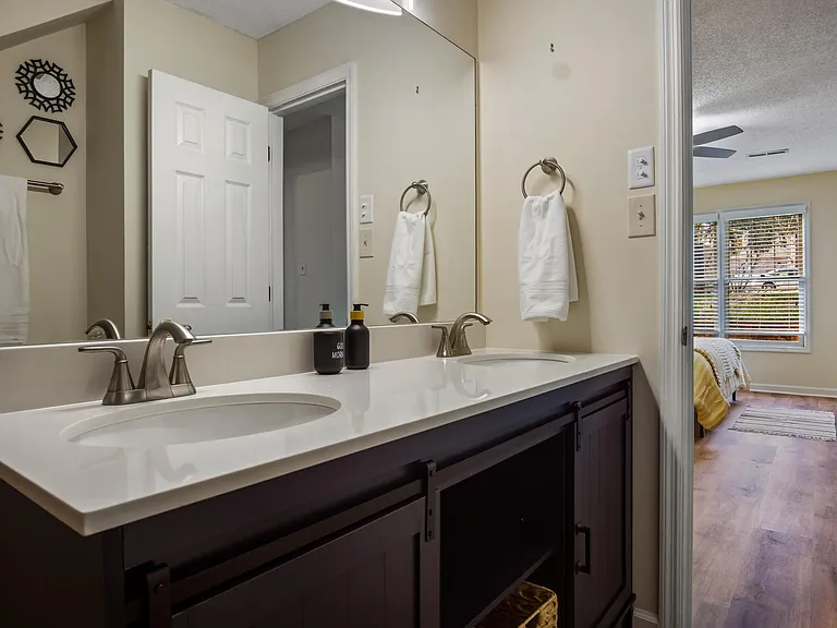 10425 Ravenbrook Ln — Photo 19